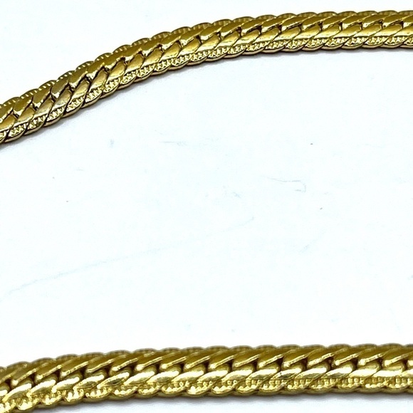 VINTAGE Herringbone Golden Chain Necklace - American Showcase 16” 70’s vibe - Picture 5 of 8